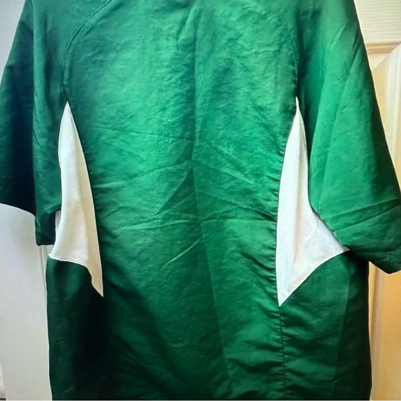 Nike man’s Michigan State University short sleeve windbreaker tap - Picture 3 of 5